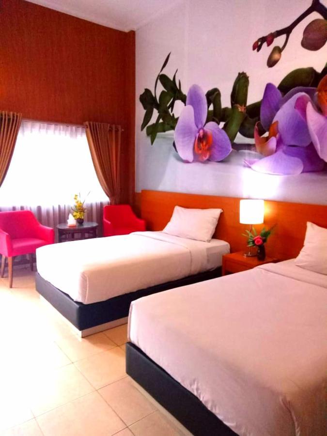 Hotel Kencana Rembang ภายนอก รูปภาพ