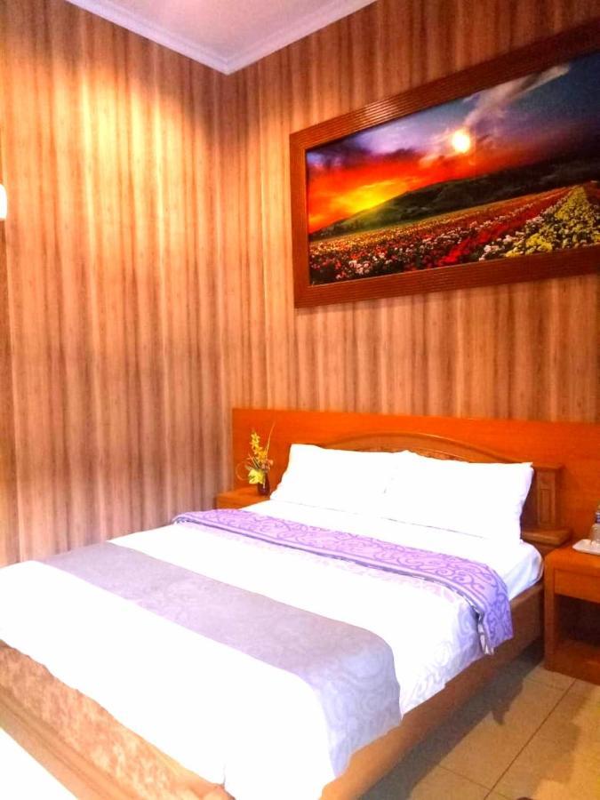 Hotel Kencana Rembang ภายนอก รูปภาพ